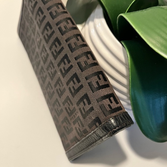 Fendi Brown and Black Logo Clutch - Picture 11 of 12